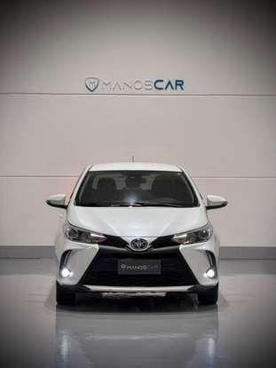 TOYOTA-YARIS-2022