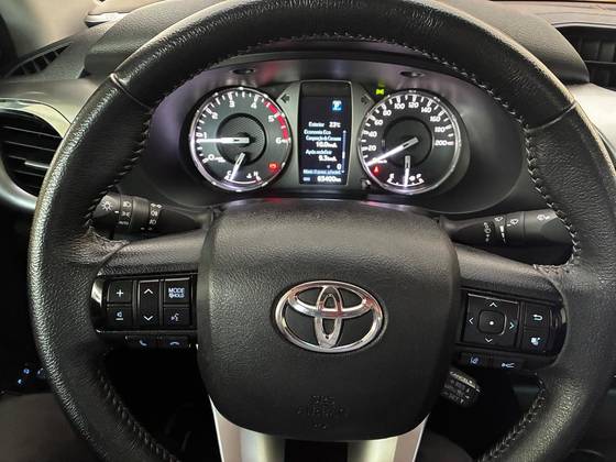 TOYOTA HILUX 2.8 D-4D TURBO DIESEL CD SRX 4X4 AUTOMÁTICO