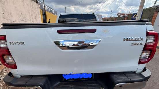 TOYOTA-HILUX-2.8 D-4D TURBO DIESEL CD SRX 4X4 AUTOMÁTICO TOYOTA-HILUX-2024
