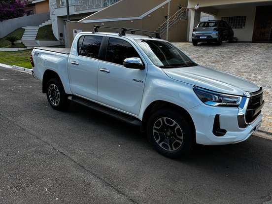 TOYOTA-HILUX-2.8 D-4D TURBO DIESEL CD SRX 4X4 AUTOMÁTICO TOYOTA-HILUX-2022