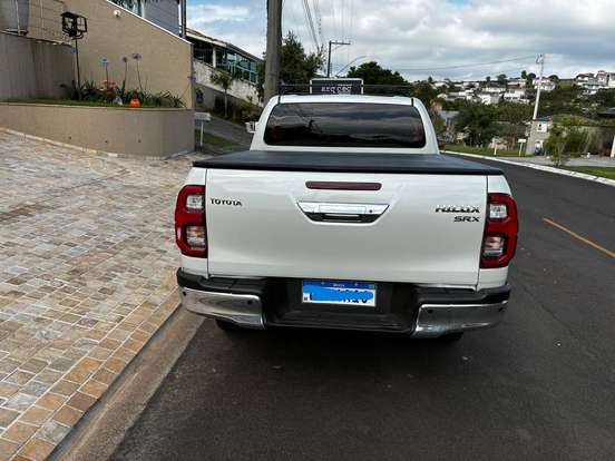 TOYOTA-HILUX-2.8 D-4D TURBO DIESEL CD SRX 4X4 AUTOMÁTICO TOYOTA-HILUX-2022