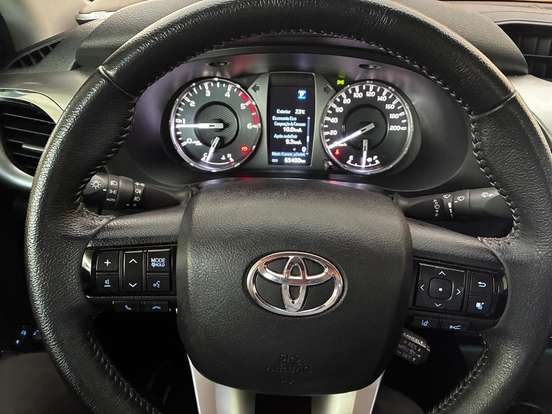 TOYOTA-HILUX-2.8 D-4D TURBO DIESEL CD SRX 4X4 AUTOMÁTICO TOYOTA-HILUX-2022