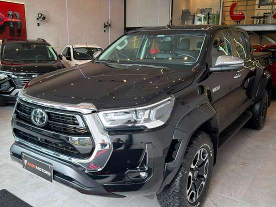 TOYOTA-HILUX-2.8 D-4D TURBO DIESEL CD SRX PLUS 4X4 AUTOMÁTICO TOYOTA-HILUX-2024