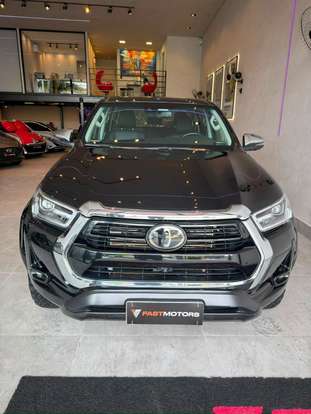 TOYOTA-HILUX-2.8 D-4D TURBO DIESEL CD SRX PLUS 4X4 AUTOMÁTICO TOYOTA-HILUX-2024