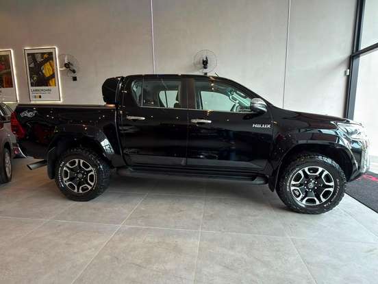 TOYOTA-HILUX-2.8 D-4D TURBO DIESEL CD SRX PLUS 4X4 AUTOMÁTICO TOYOTA-HILUX-2024