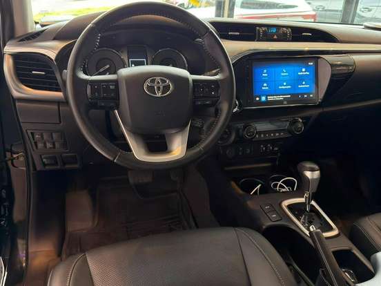 TOYOTA-HILUX-2.8 D-4D TURBO DIESEL CD SRX PLUS 4X4 AUTOMÁTICO TOYOTA-HILUX-2024