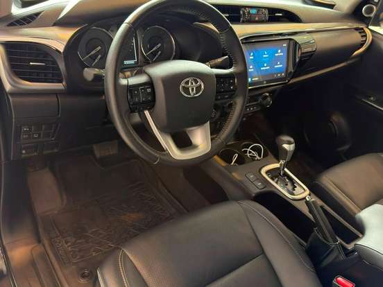 TOYOTA-HILUX-2.8 D-4D TURBO DIESEL CD SRX PLUS 4X4 AUTOMÁTICO TOYOTA-HILUX-2024