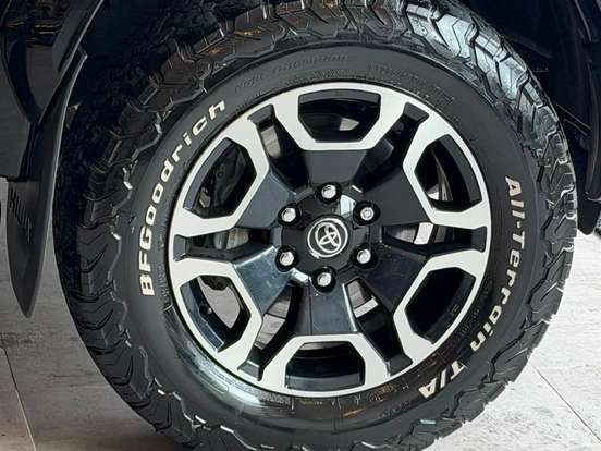TOYOTA-HILUX-2.8 D-4D TURBO DIESEL CD SRX PLUS 4X4 AUTOMÁTICO TOYOTA-HILUX-2024
