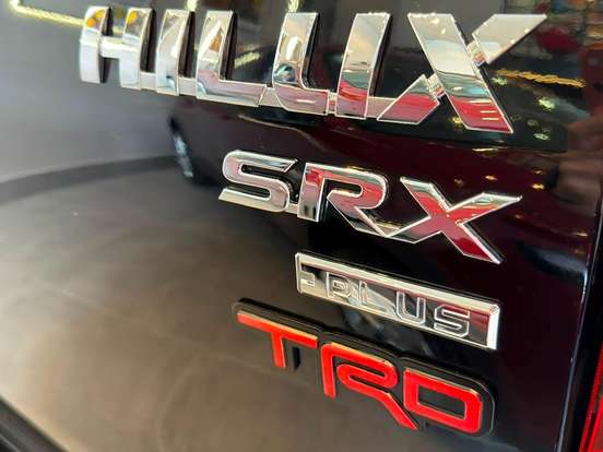 TOYOTA-HILUX-2.8 D-4D TURBO DIESEL CD SRX PLUS 4X4 AUTOMÁTICO TOYOTA-HILUX-2024