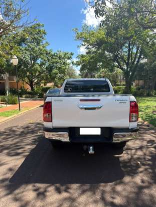 TOYOTA-HILUX-2016