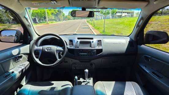 TOYOTA-HILUX-2015