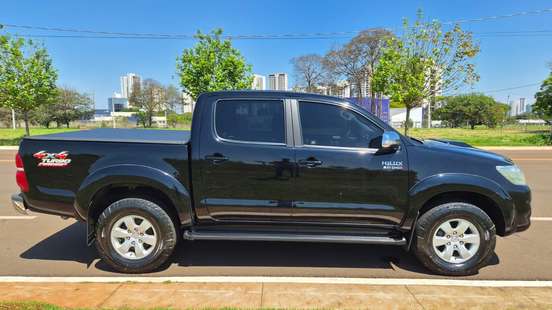 TOYOTA-HILUX-2015