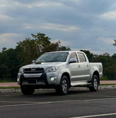 TOYOTA-HILUX-2011