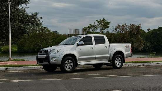 TOYOTA-HILUX-2011