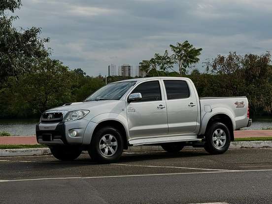 TOYOTA-HILUX-3.0 SRV 4X4 CD 16V TURBO INTERCOOLER DIESEL 4P AUTOMÁTICO TOYOTA-HILUX-2011