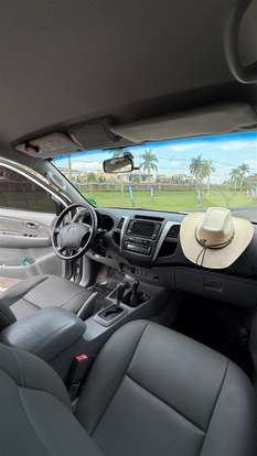 TOYOTA-HILUX-2011