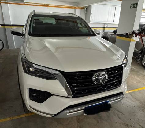 TOYOTA HILUX SW4 2.8 D-4D TURBO DIESEL SRX 4X4 AUTOMÁTICO