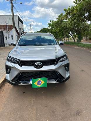 TOYOTA-HILUX SW4-2024