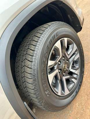 TOYOTA-HILUX SW4-2024