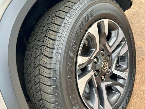 TOYOTA-HILUX SW4-2.8 D-4D TURBO DIESEL SRX PLATINUM 7L 4X4 AUTOMÁTICO TOYOTA-HILUX SW4-2024