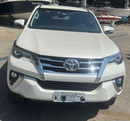TOYOTA-HILUX SW4-2.8 SRX 4X4 7 LUGARES 16V TURBO INTERCOOLER DIESEL 4P AUTOMÁTICO TOYOTA-HILUX SW4-2017