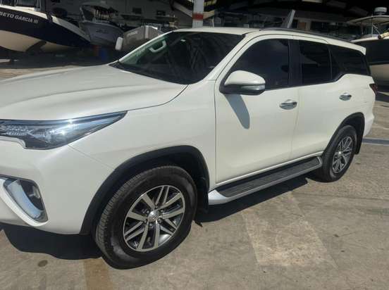TOYOTA-HILUX SW4-2017