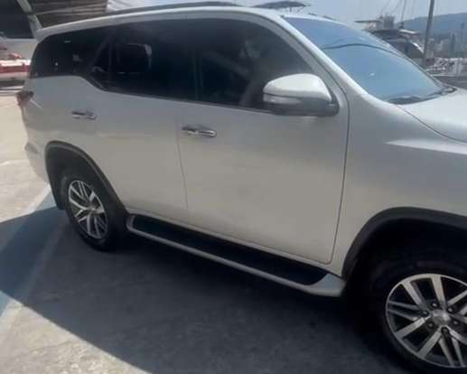 TOYOTA-HILUX SW4-2017