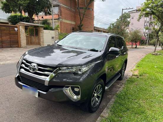 TOYOTA-HILUX SW4-2.8 SRX 4X4 7 LUGARES 16V TURBO INTERCOOLER DIESEL 4P AUTOMÁTICO TOYOTA-HILUX SW4-2020