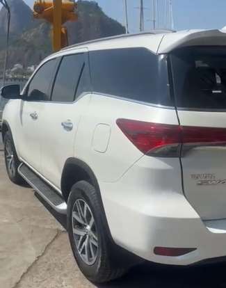 TOYOTA-HILUX SW4-2.8 SRX 4X4 7 LUGARES 16V TURBO INTERCOOLER DIESEL 4P AUTOMÁTICO TOYOTA-HILUX SW4-2017