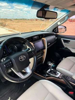 TOYOTA-HILUX SW4-2020