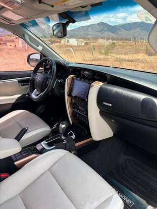 TOYOTA-HILUX SW4-2020
