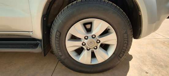 TOYOTA-HILUX SW4-2009
