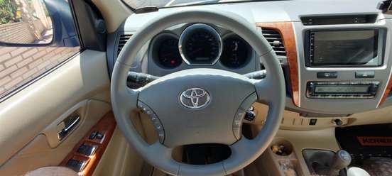 TOYOTA-HILUX SW4-2009