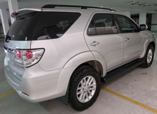 TOYOTA-HILUX SW4-2013