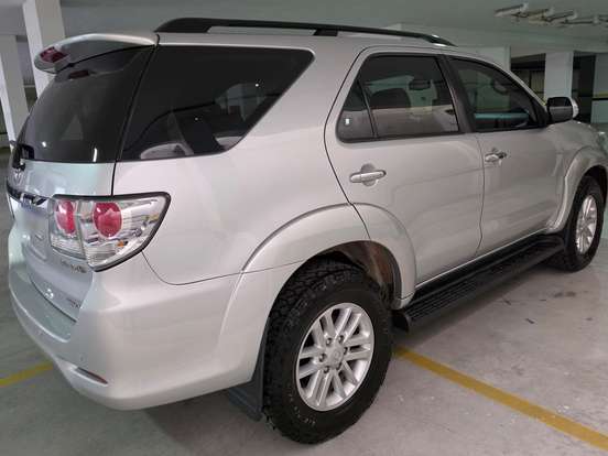 TOYOTA-HILUX SW4-3.0 SRV 4X4 7 LUGARES 16V TURBO INTERCOOLER DIESEL 4P AUTOMÁTICO TOYOTA-HILUX SW4-2013