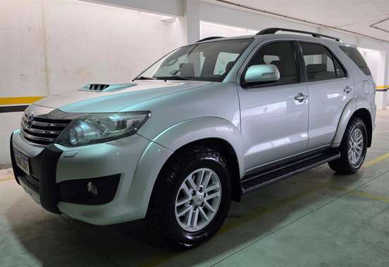 TOYOTA-HILUX SW4-2013