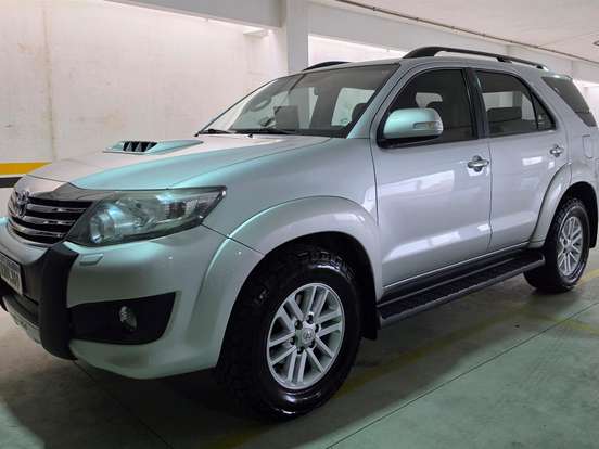 TOYOTA-HILUX SW4-3.0 SRV 4X4 7 LUGARES 16V TURBO INTERCOOLER DIESEL 4P AUTOMÁTICO TOYOTA-HILUX SW4-2013