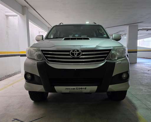 TOYOTA-HILUX SW4-2013