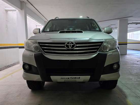 TOYOTA-HILUX SW4-3.0 SRV 4X4 7 LUGARES 16V TURBO INTERCOOLER DIESEL 4P AUTOMÁTICO TOYOTA-HILUX SW4-2013