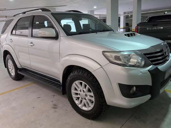 TOYOTA-HILUX SW4-3.0 SRV 4X4 7 LUGARES 16V TURBO INTERCOOLER DIESEL 4P AUTOMÁTICO TOYOTA-HILUX SW4-2013