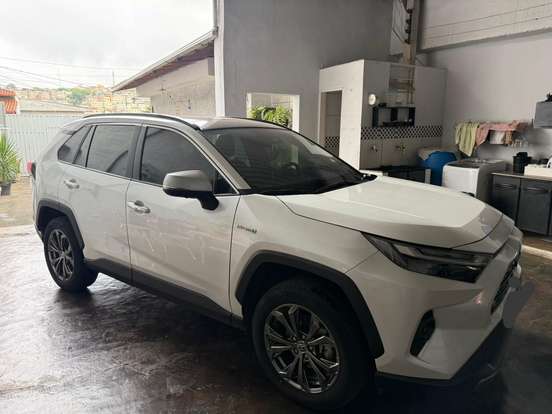 TOYOTA-RAV4-2024
