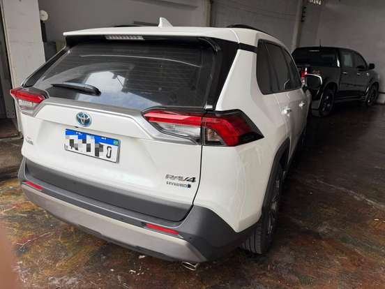 TOYOTA-RAV4-2024