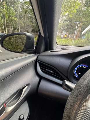 TOYOTA-YARIS-2019