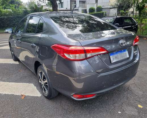 TOYOTA-YARIS-2021