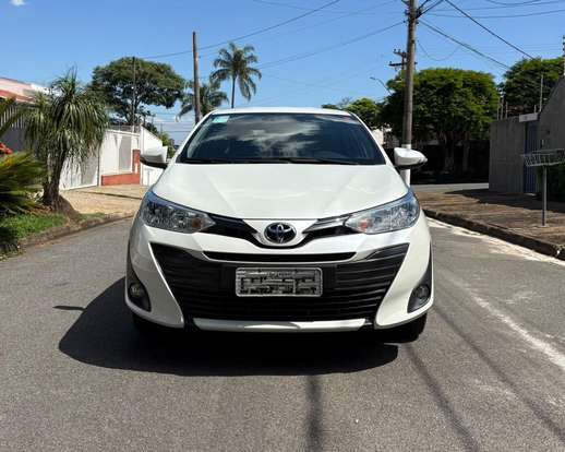 TOYOTA-YARIS-2019
