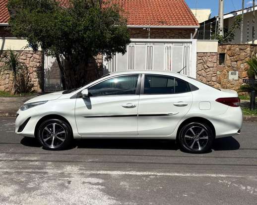 TOYOTA-YARIS-2019
