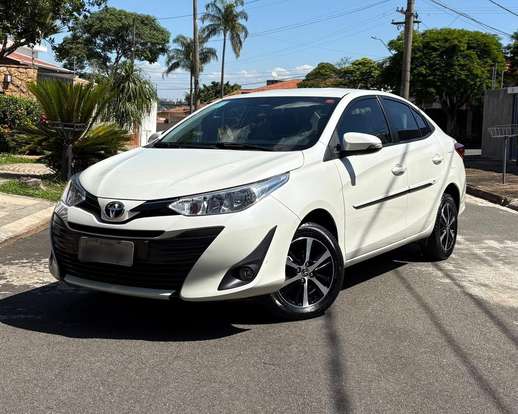 TOYOTA-YARIS-2019