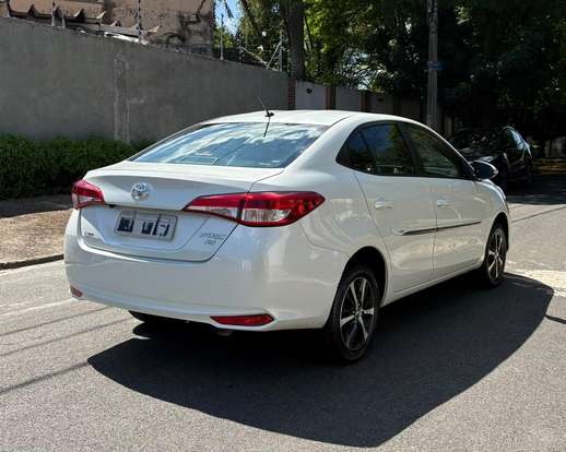 TOYOTA-YARIS-2019