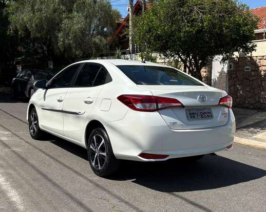 TOYOTA-YARIS-2019