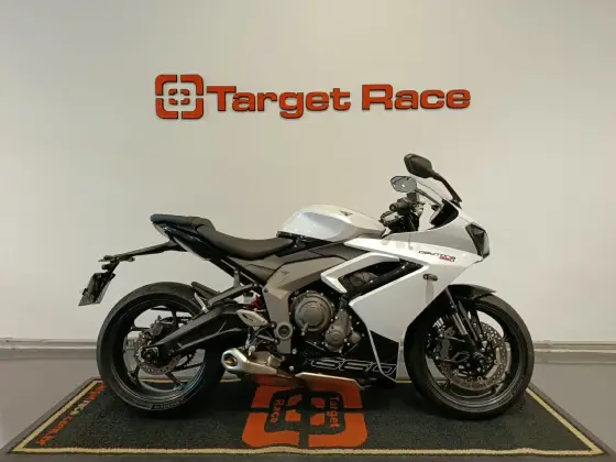 TRIUMPH DAYTONA 660 